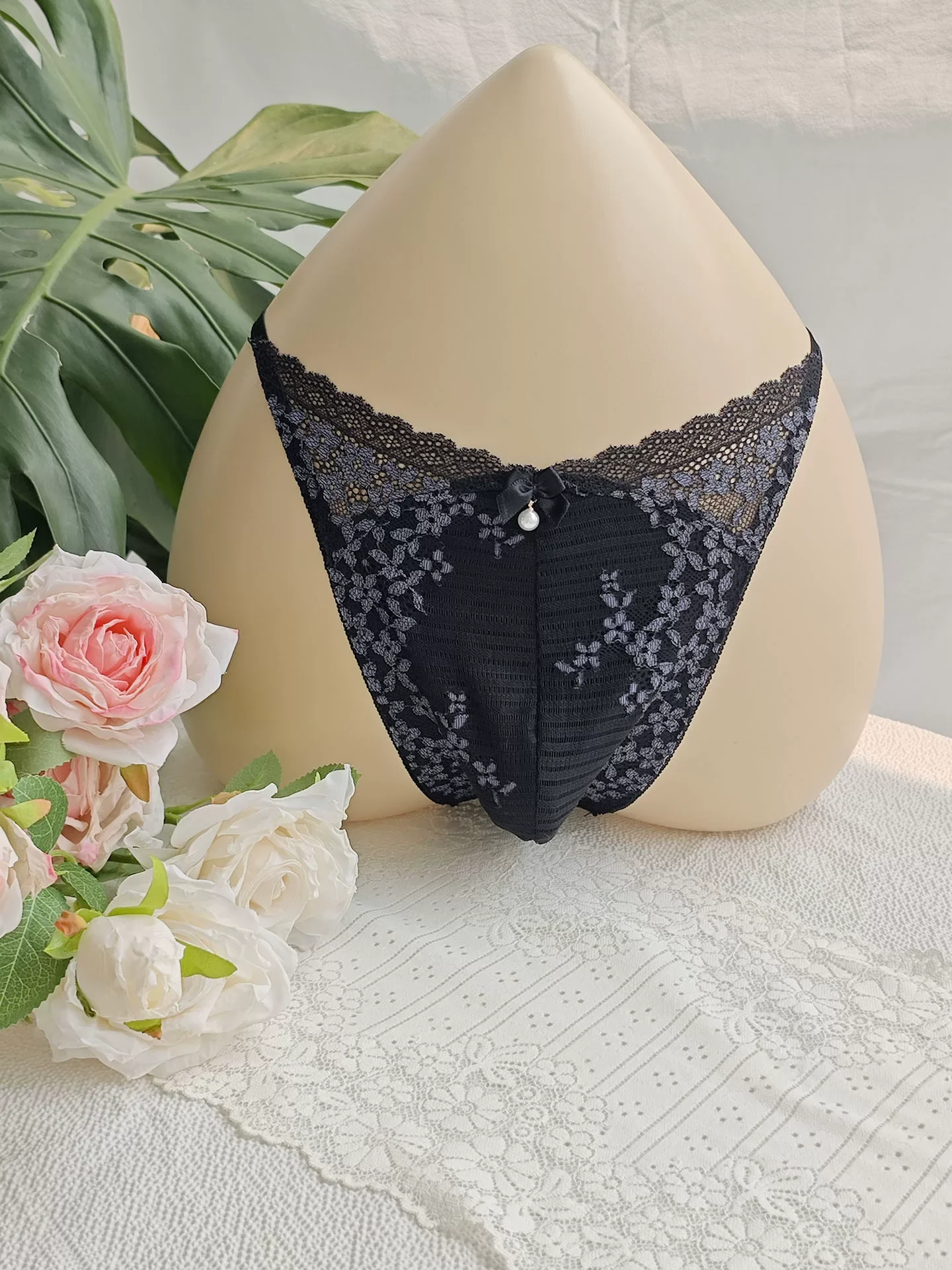 Embroidery Embellishments - Celana Dalam Pria Renda Hitam Bordir
